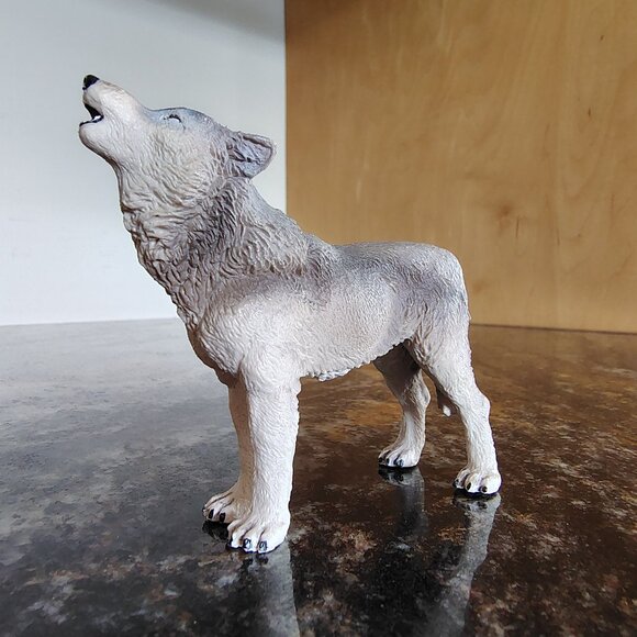 Papo Howling Wolf Figurine - Picture 9 of 16